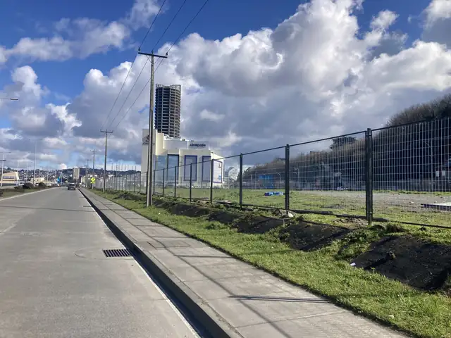 Cierre perimetral Costanera · Cierre perimetral ejecutado en la costanera