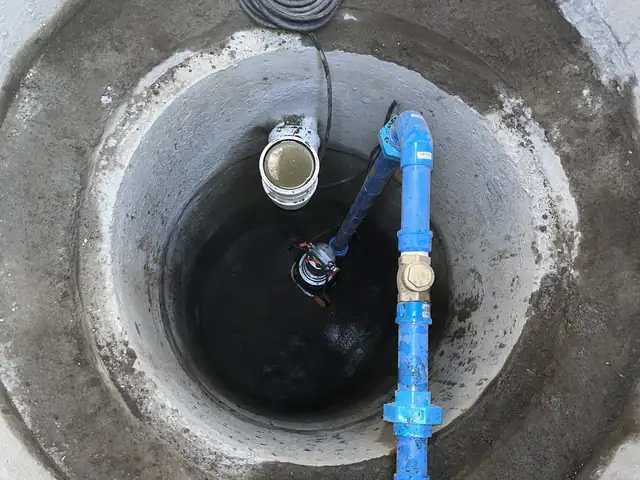 Planta de tratamiento de aguas servidas · Cámara con red de impulsión